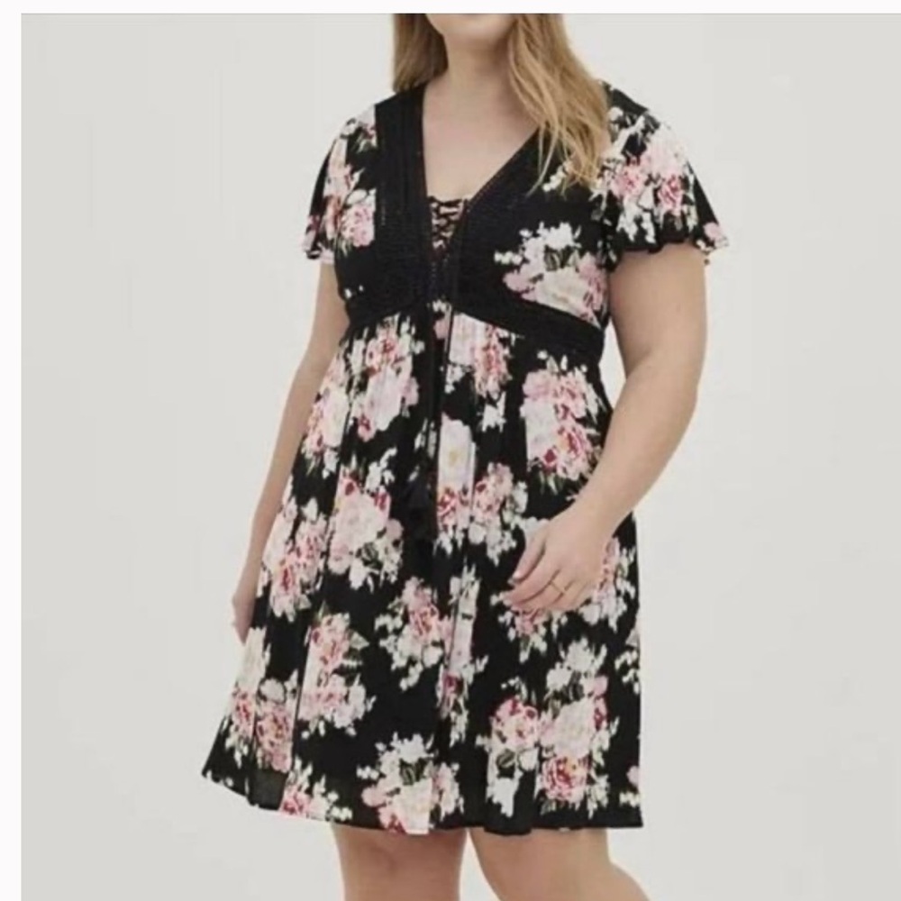 TORRID dress Size 10  (Torrid Size 00)‎ Elegant Black & Pink Skater Dress 🖤🩷